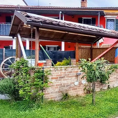 Casa Appartamento Vacanze La Fermata Delle Rondini Castello di Annone Eksteriør bilde