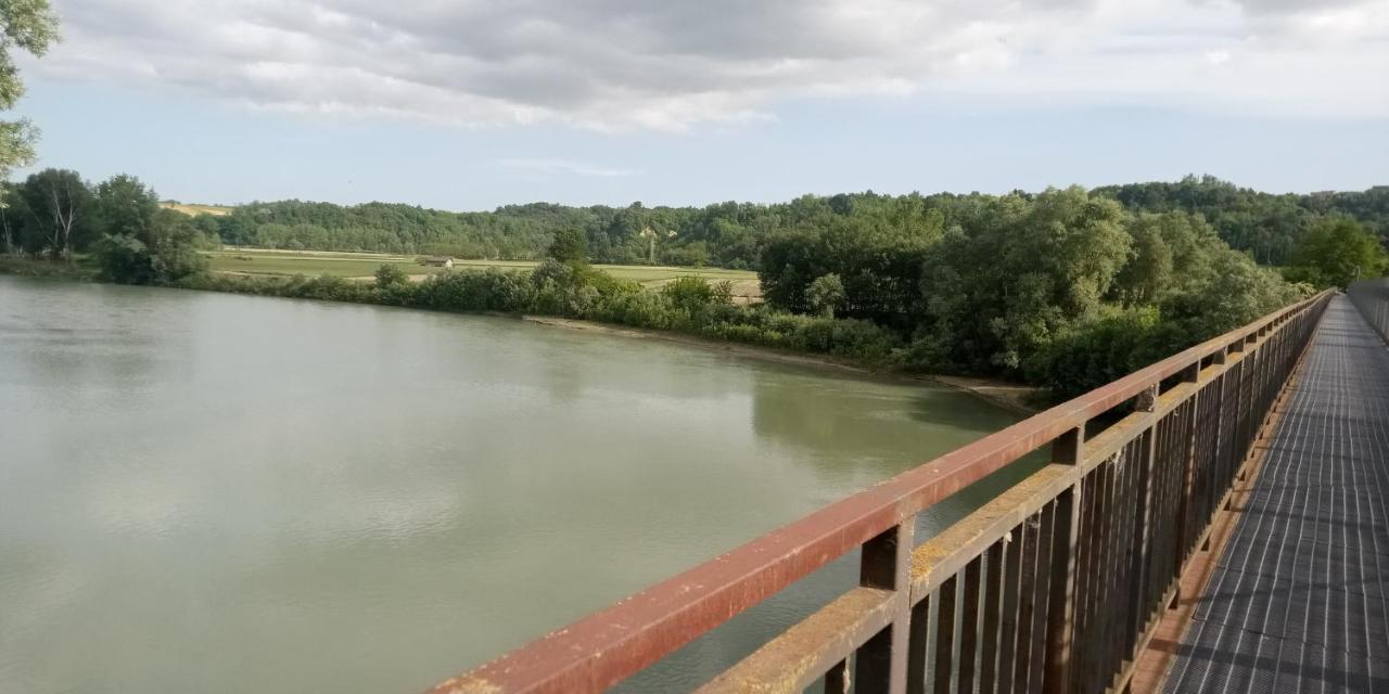 Casa Appartamento Vacanze La Fermata Delle Rondini Castello di Annone Eksteriør bilde