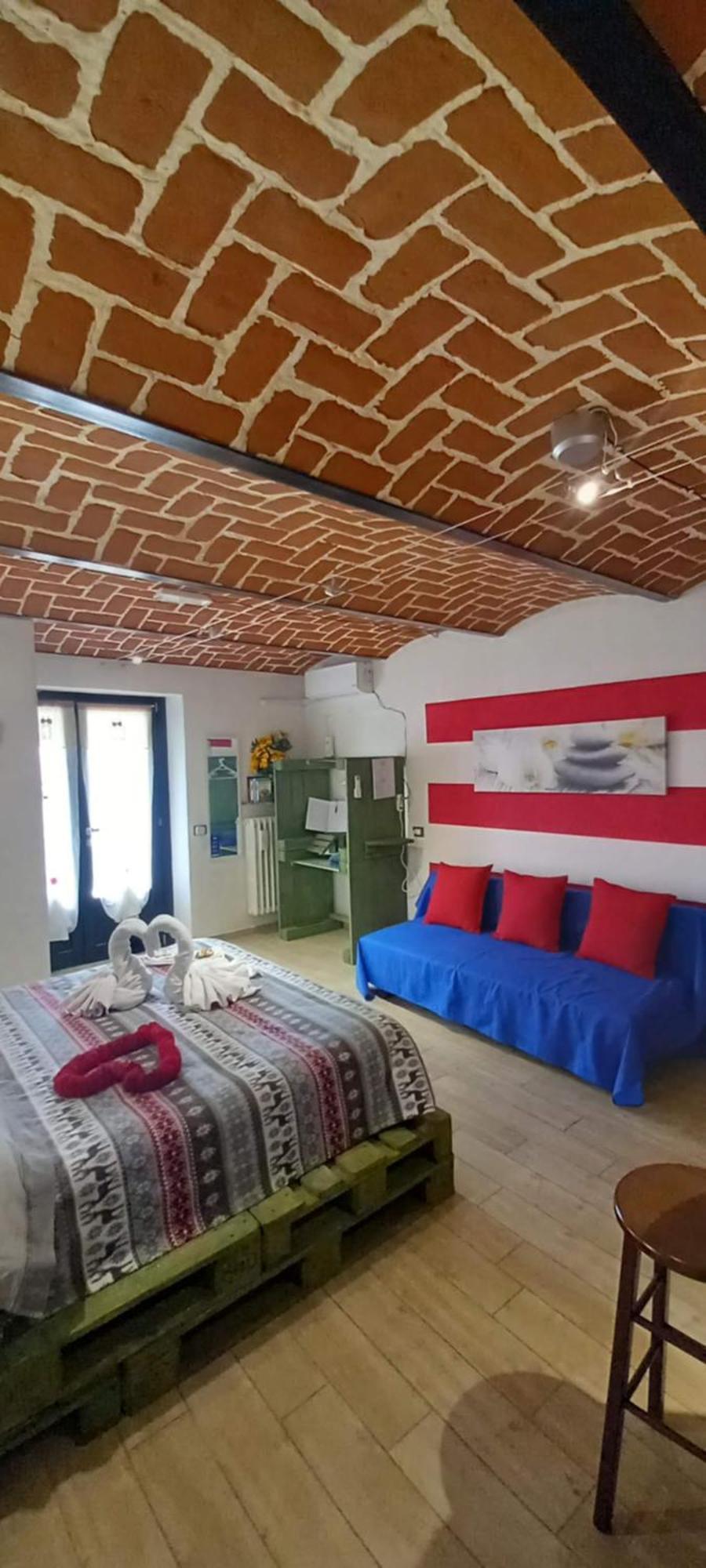 Casa Appartamento Vacanze La Fermata Delle Rondini Castello di Annone Eksteriør bilde