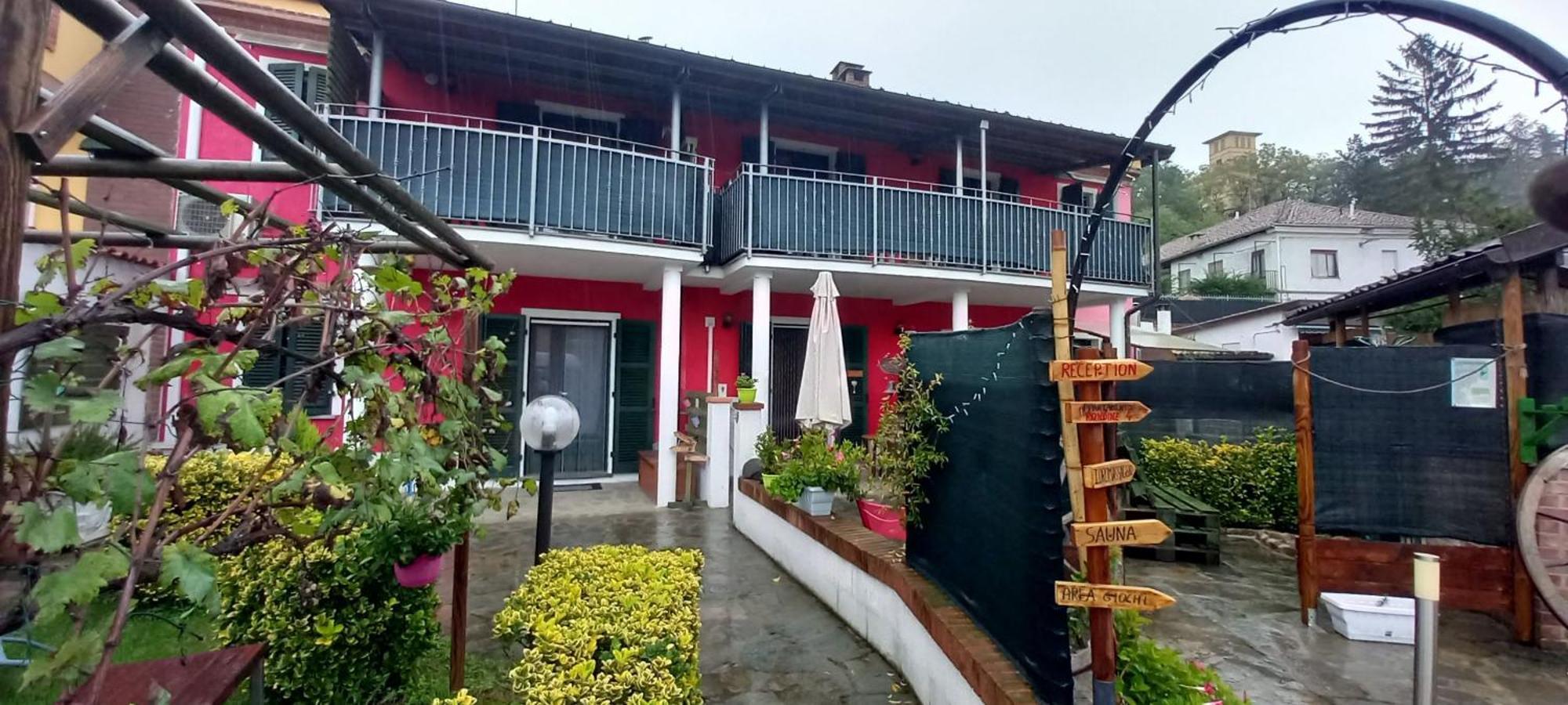 Casa Appartamento Vacanze La Fermata Delle Rondini Castello di Annone Eksteriør bilde