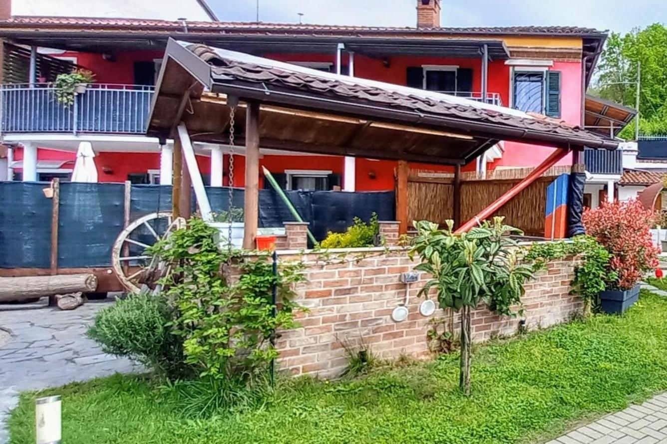 Casa Appartamento Vacanze La Fermata Delle Rondini Castello di Annone Eksteriør bilde
